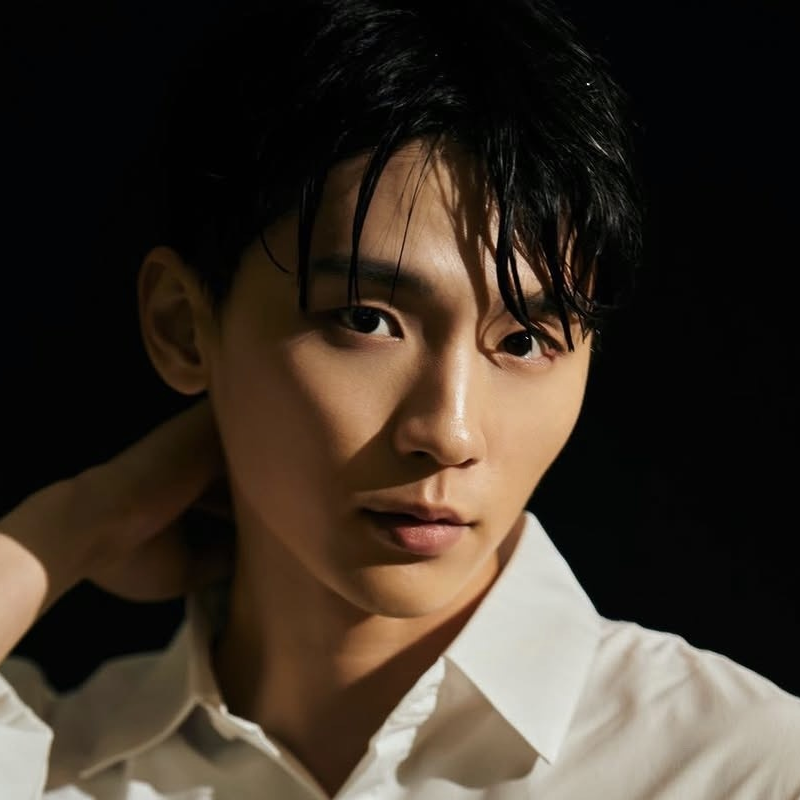 검정 배경의 SYNK 창업자 양유호 프로필 사진